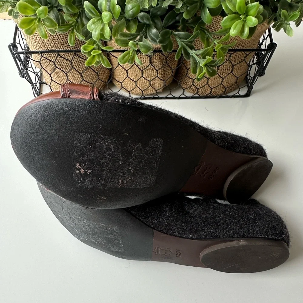 Tory Burch Women's Gray and‎ Brown Flats with Gold Accents size 6:5 m
